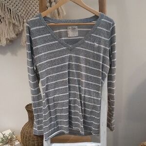 Women's Abercrombie & Fitch Long Sleeve V-Neck Shirt